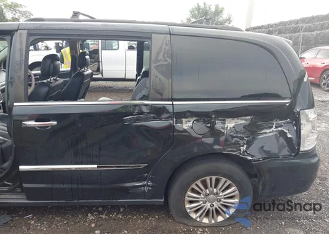 2015 Chrysler Town & Country Touring-L z USA, uszkodzony, nr VIN 2C4RC1CG0FR577736